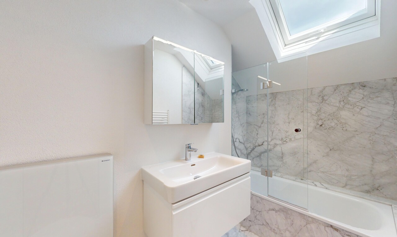 Renovierte 2.5-Zimmer-Attikawohnung in ruhiger Lage mit Balkon - 7