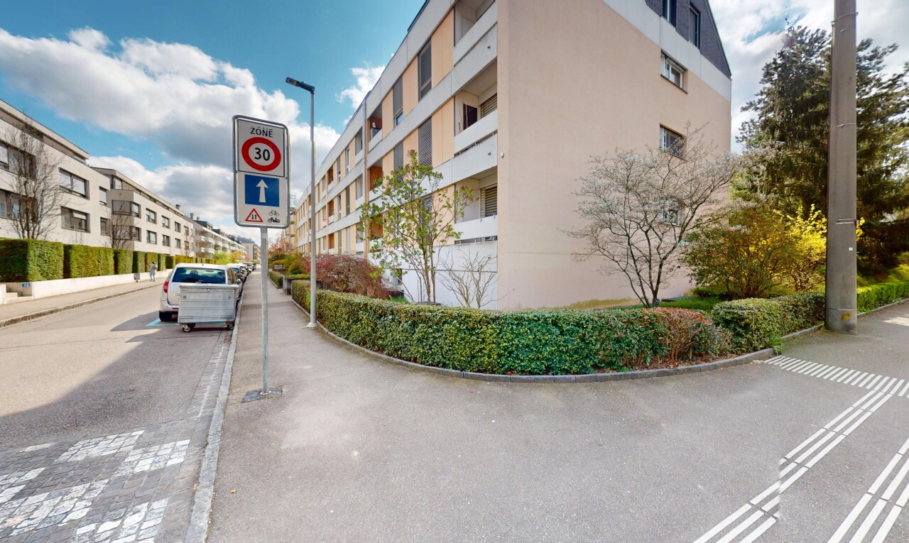 Renovierte 2.5-Zimmer-Attikawohnung in ruhiger Lage mit Balkon - 11