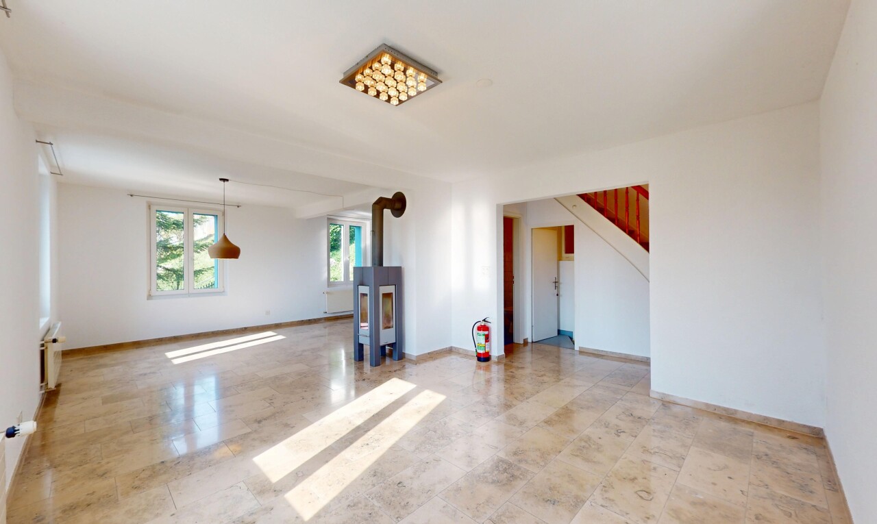 Einfamilienhaus in ruhiger Lage mit viel Platz und Potenzial - 0