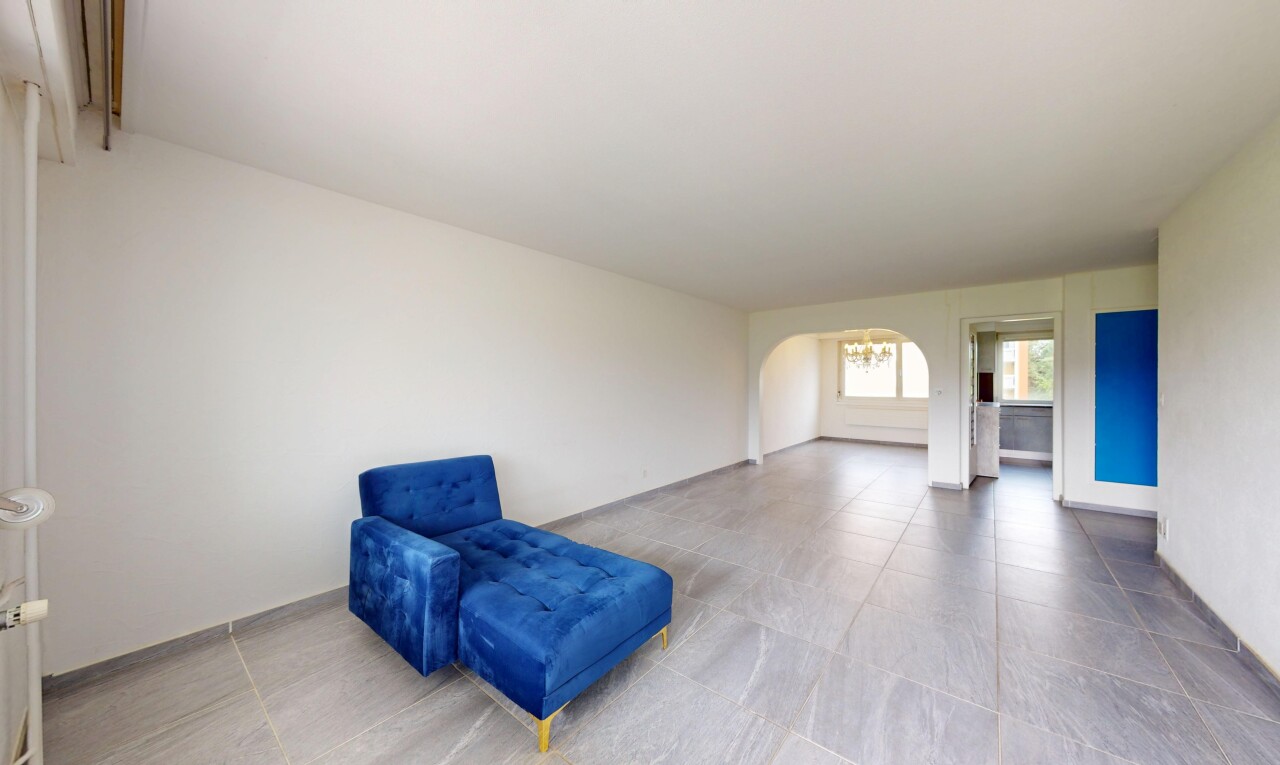 Renovierte 4.5-Zimmer-Wohnung mit unverbaubarer Aussicht - 3