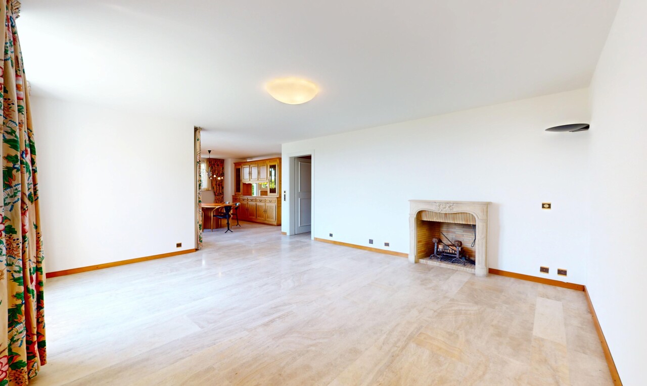 Spacious property with open views of the mountains and the lake - 3