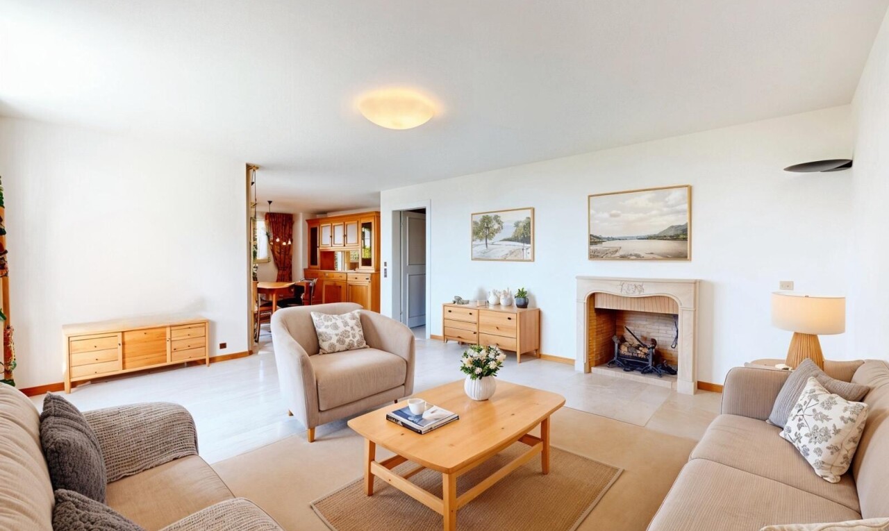 Spacious property with open views of the mountains and the lake - 4