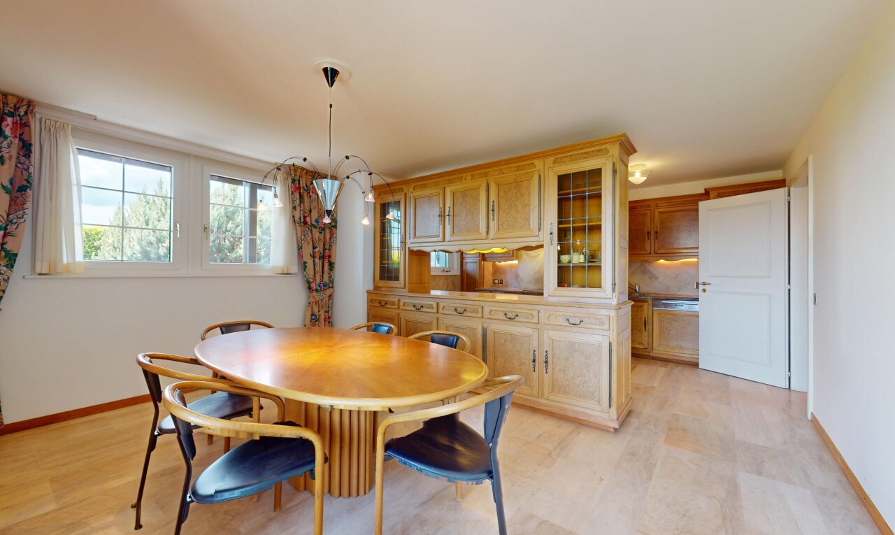 Spacious property with open views of the mountains and the lake - 6