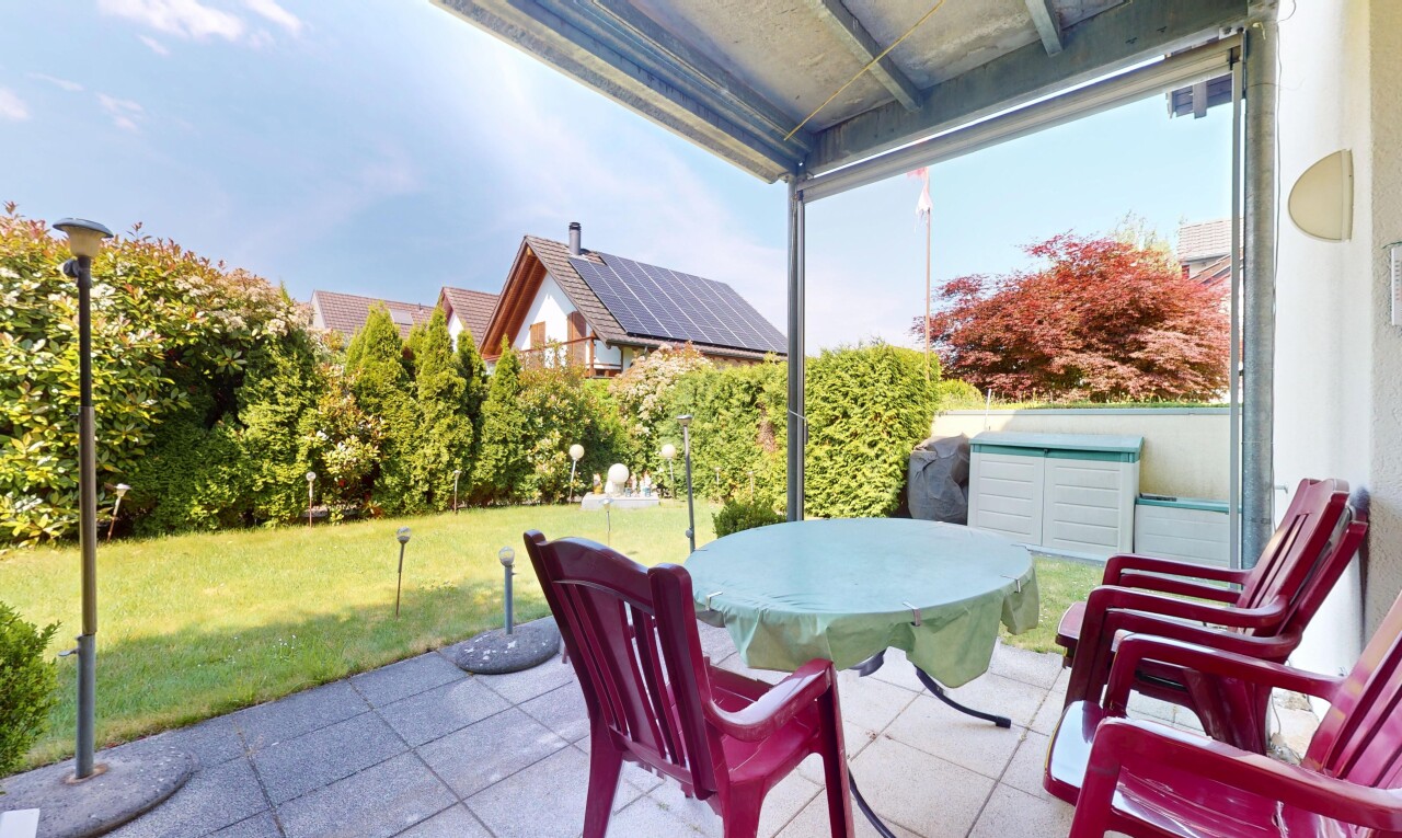 Charmantes Einfamilienhaus mit grossem Garten und Garagenbox - 0