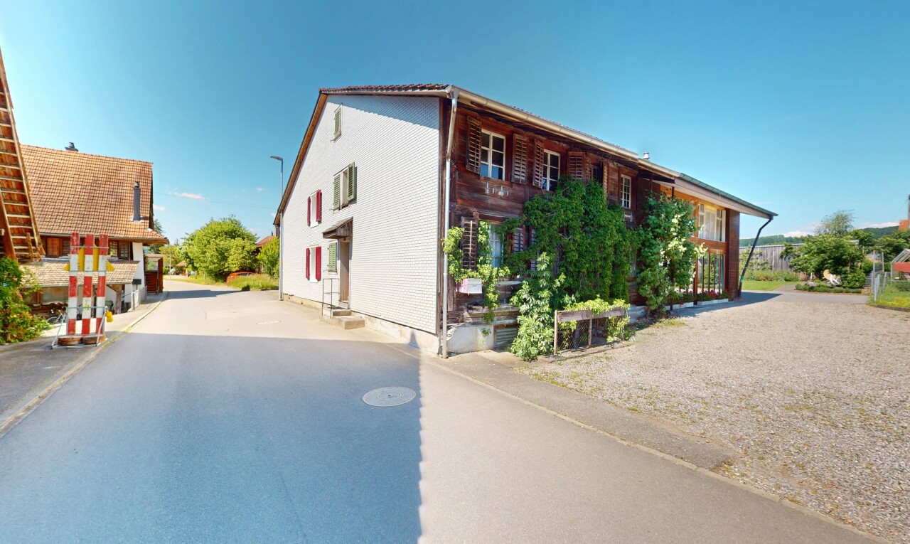 Sonnige Liegenschaft in Kernzone mit Ausbaupotenzial - 0