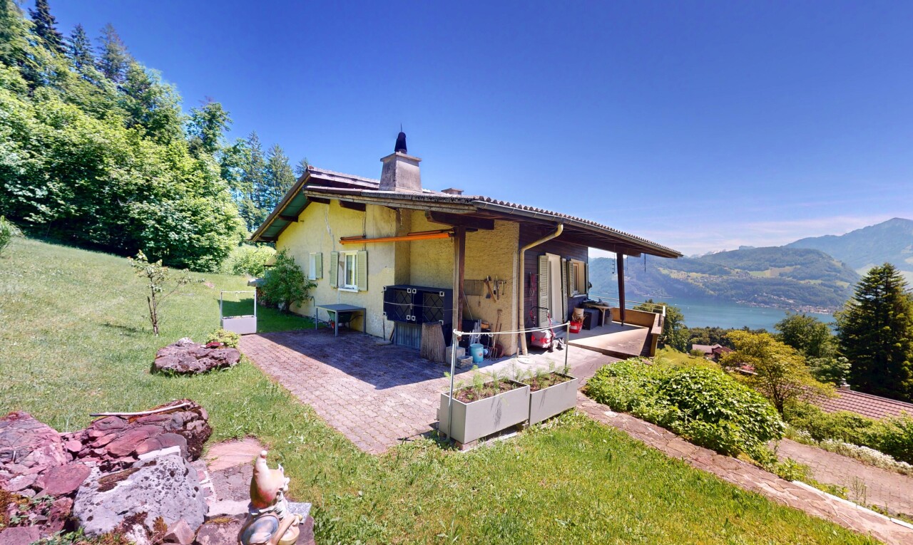 Private Oase mit ​einzigartiger See- und Bergsicht - 0