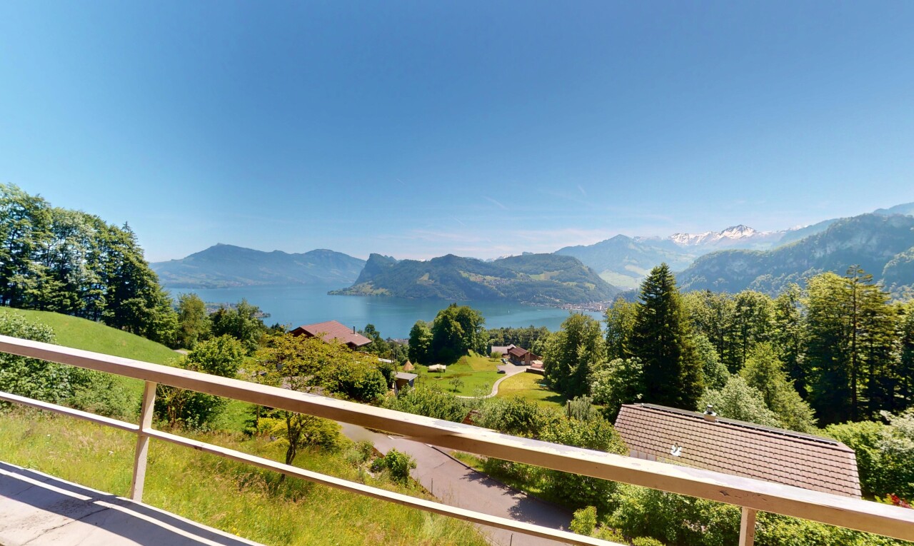 Private Oase mit ​einzigartiger See- und Bergsicht - 3