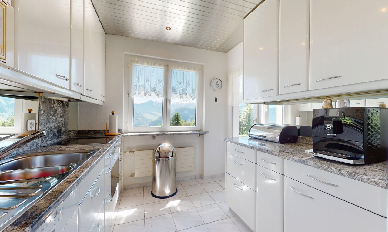 Private Oase mit ​einzigartiger See- und Bergsicht - 11