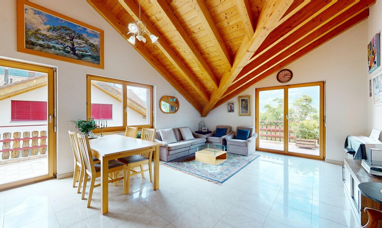 Dachwohnung mit Aussicht & Komfort - 0