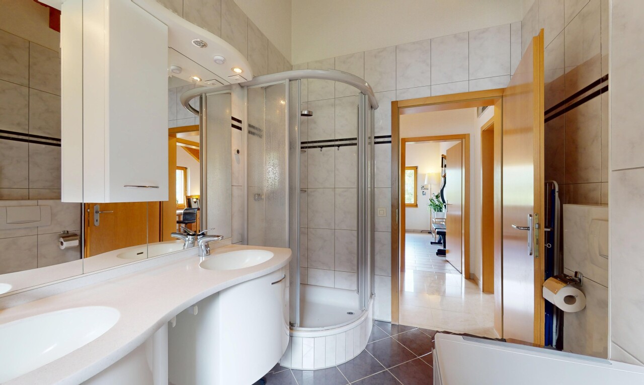 Dachwohnung mit Aussicht & Komfort - 8