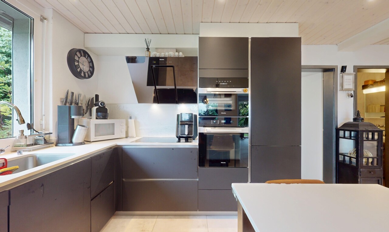 Charm, space and tranquillity - 4.5-room apartment fully renovated - 3