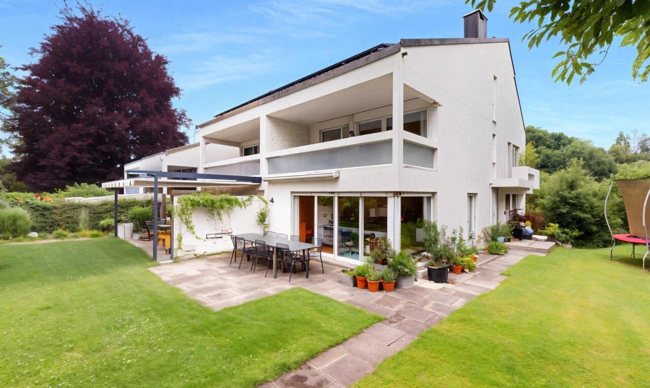 Stilvolles, renoviertes Doppel-EFH mit pflegeleichtem Garten - 0