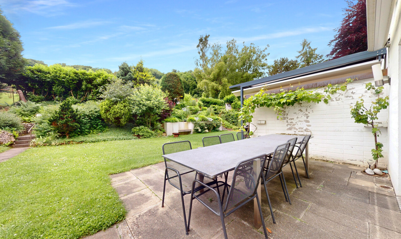 Stilvolles, renoviertes Doppel-EFH mit pflegeleichtem Garten - 4