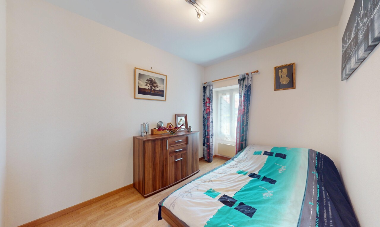 Family home to renovate with unique building potential in Fey - 0