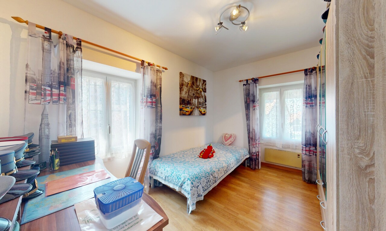 Family home to renovate with unique building potential in Fey - 3