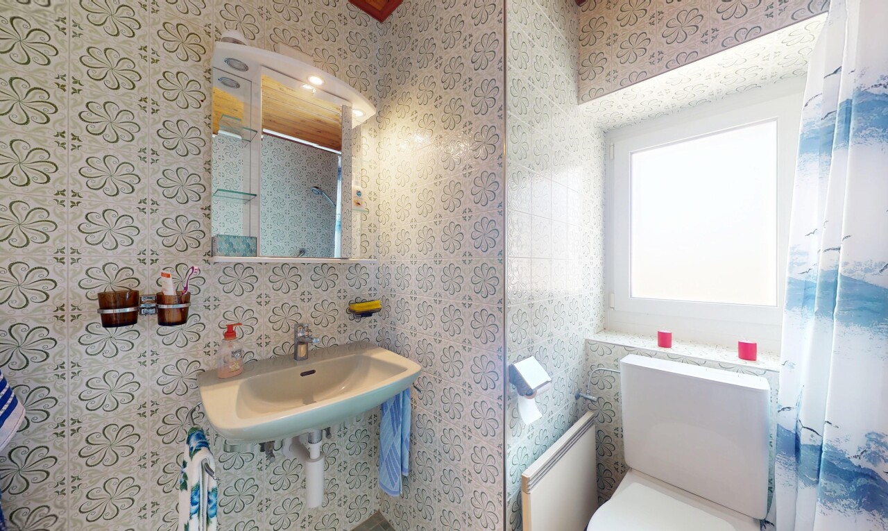 Family home to renovate with unique building potential in Fey - 6