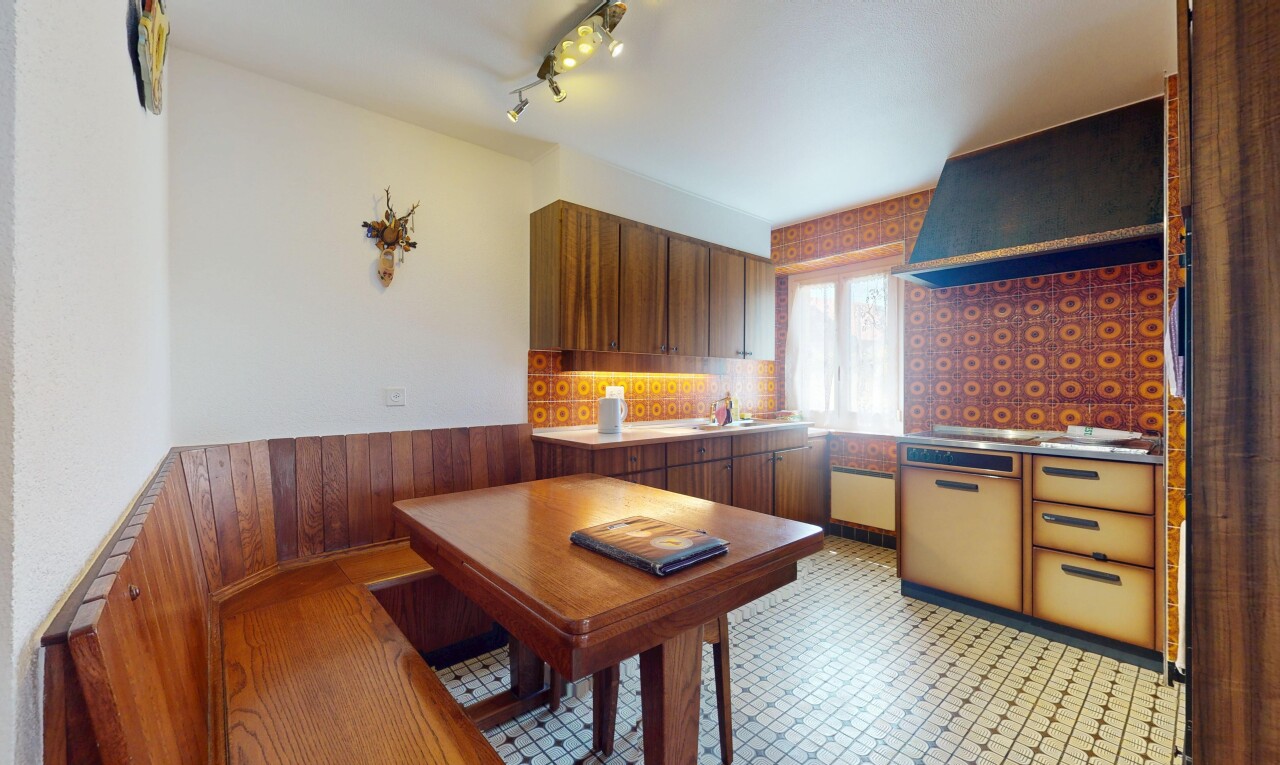 Family home to renovate with unique building potential in Fey - 7