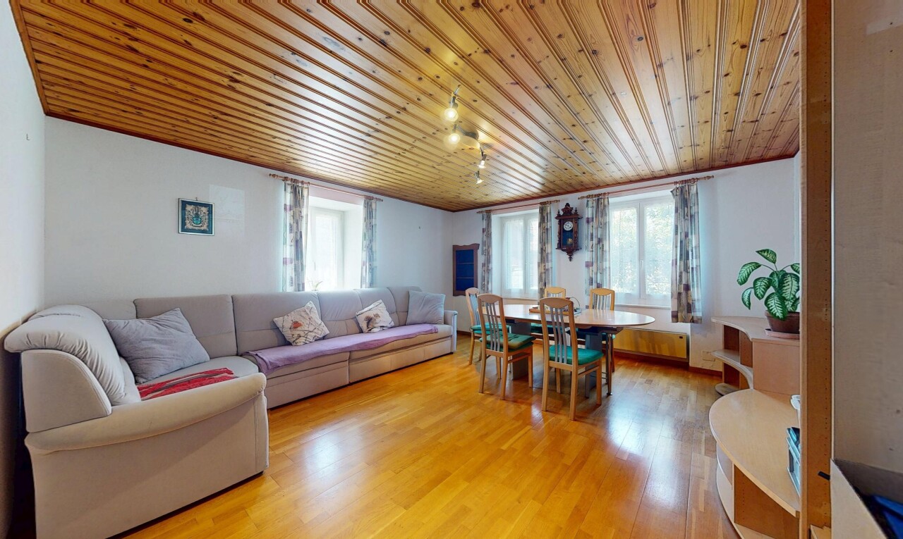 Family home to renovate with unique building potential in Fey - 10