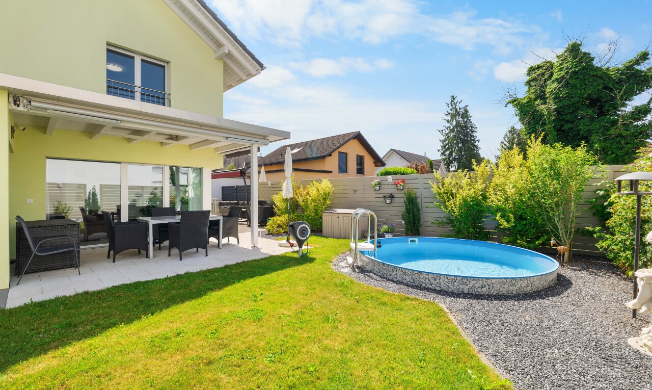 Traumhaftes Familienhaus mit Garten, Pool und zentraler Lage - 2