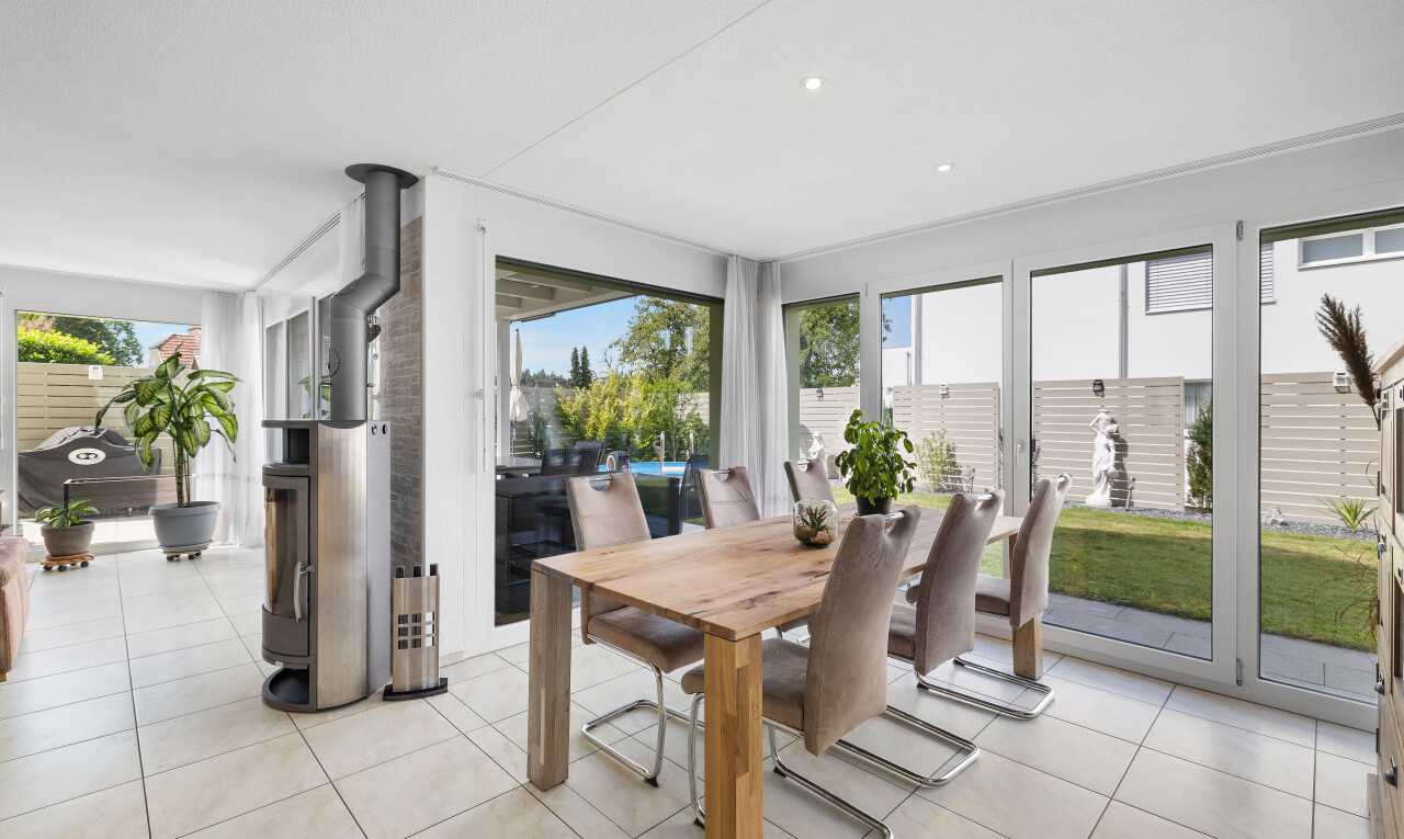 Traumhaftes Familienhaus mit Garten, Pool und zentraler Lage - 3