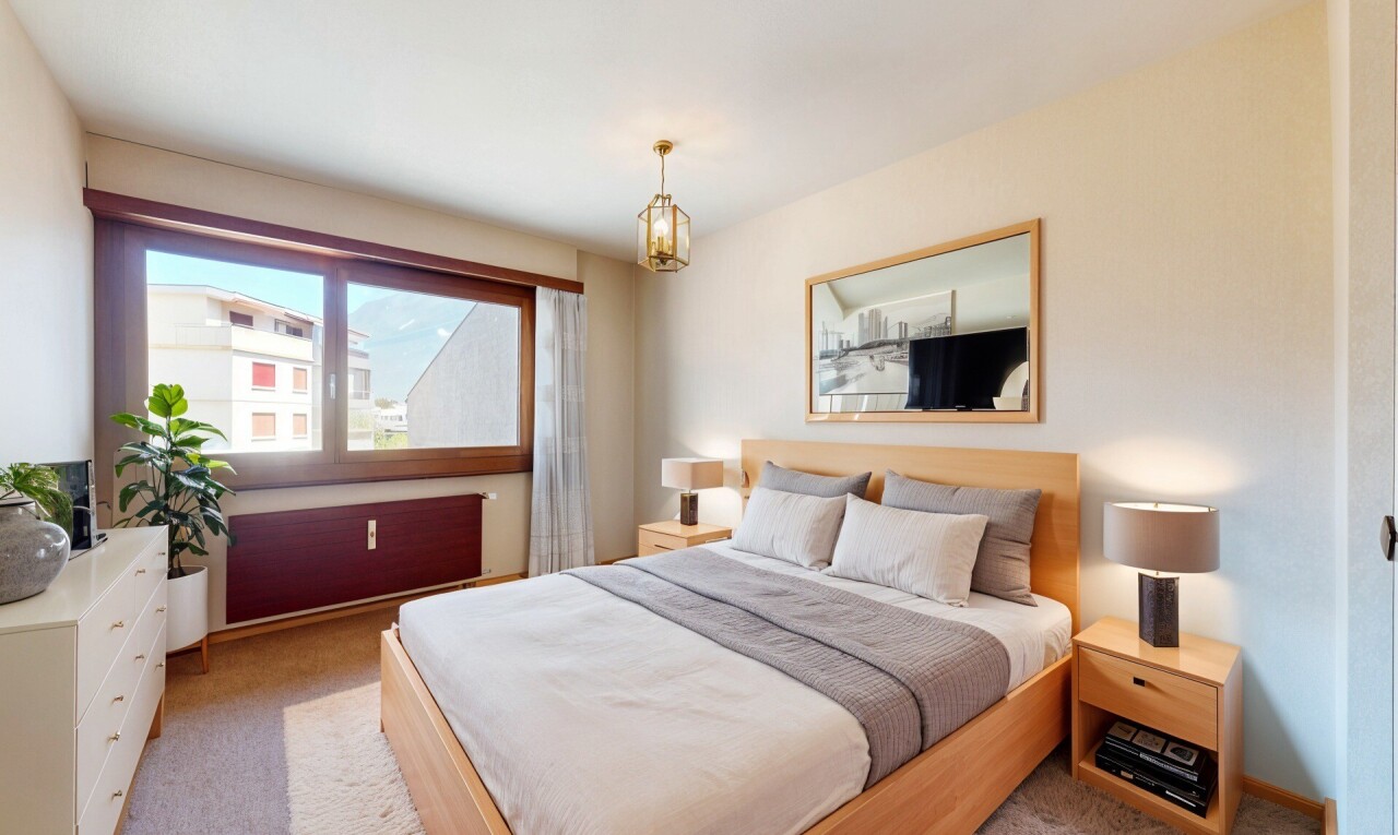 Spacious Top-Floor Apartment with Mountain Views in Sierre - 3