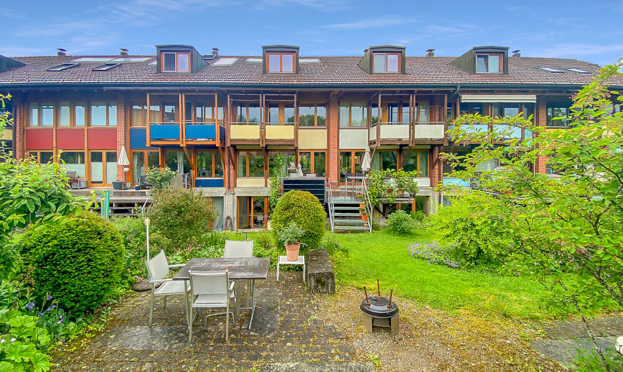 Grosszügiges Reihen-Einfamilienhaus mit wunderschönem Garten - 0