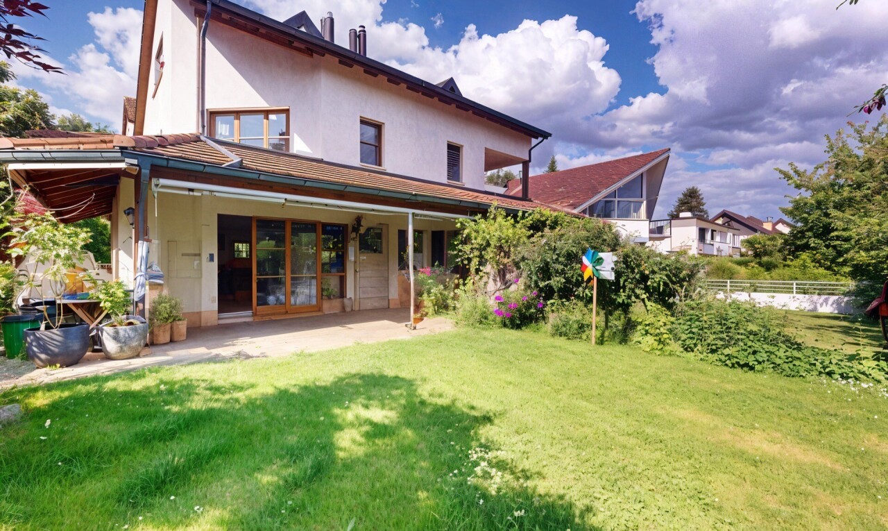 Attraktives Doppeleinfamilienhaus in familienfreundlicher Lage - 0