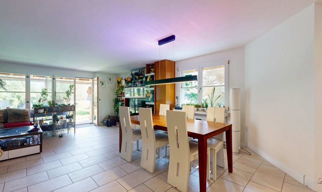 Attraktives Doppeleinfamilienhaus in familienfreundlicher Lage - 1