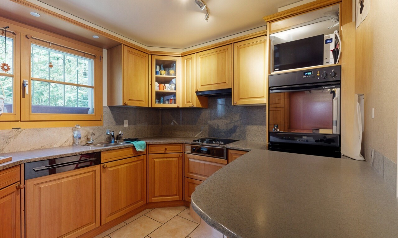 Attraktives Doppeleinfamilienhaus in familienfreundlicher Lage - 2