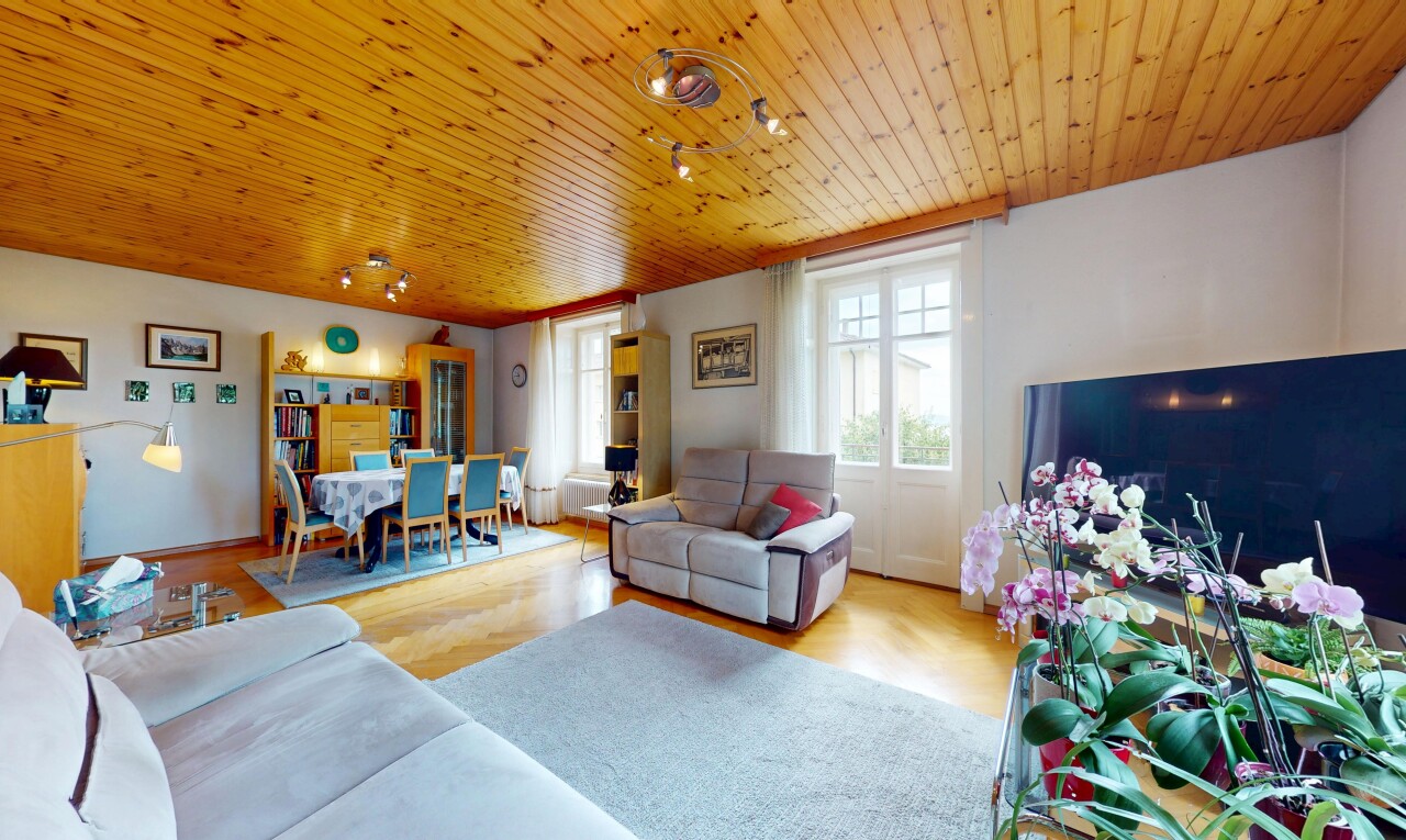 Haus mit Seeblick – großer Garten – nur wenige Schritte von Geschäften - 0