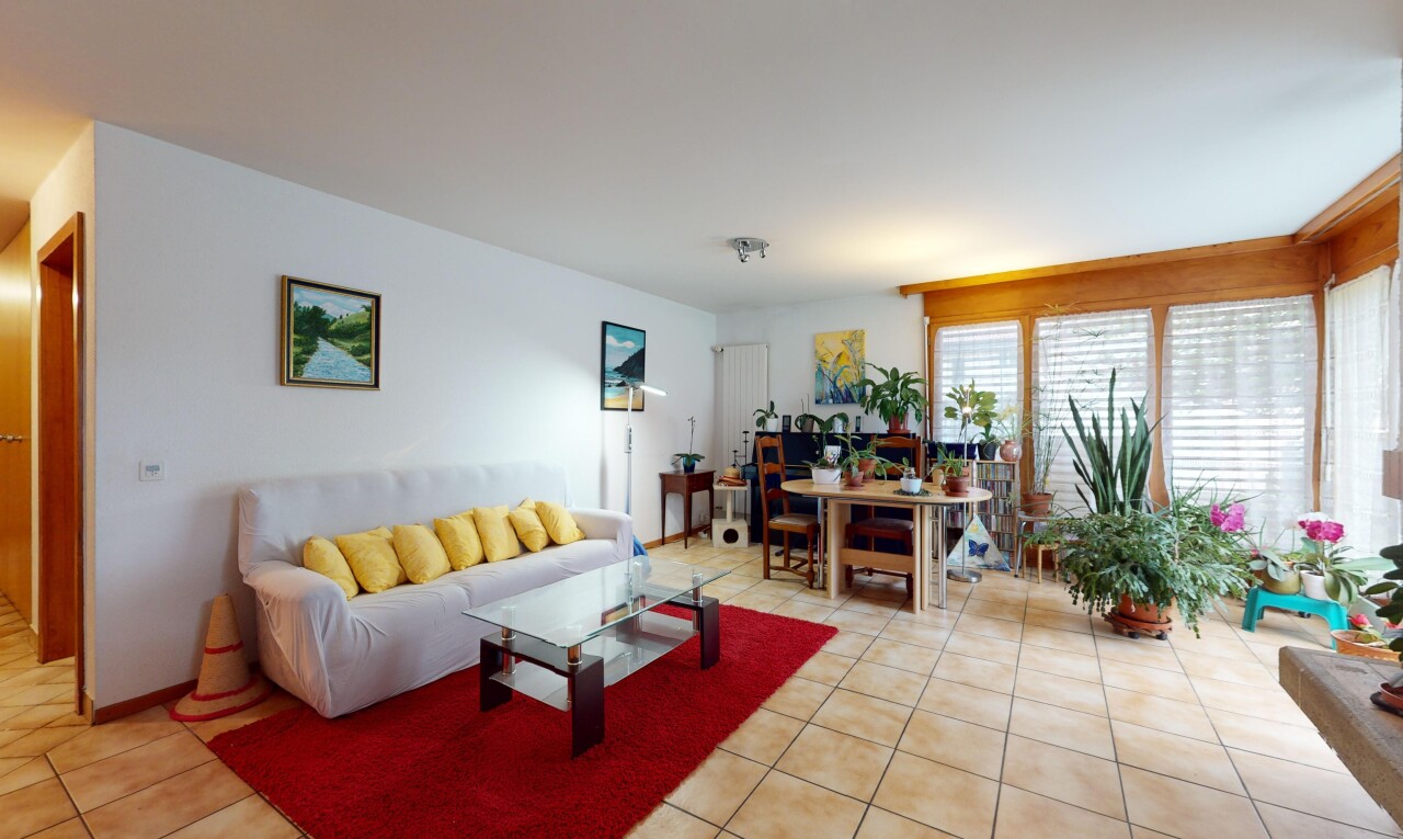 A family villa with lots of potential - 1