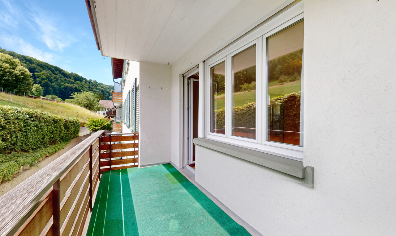 Attraktive 4-Zimmer-Wohnung mit Balkon in der Nähe des Dorfplatzes - 1