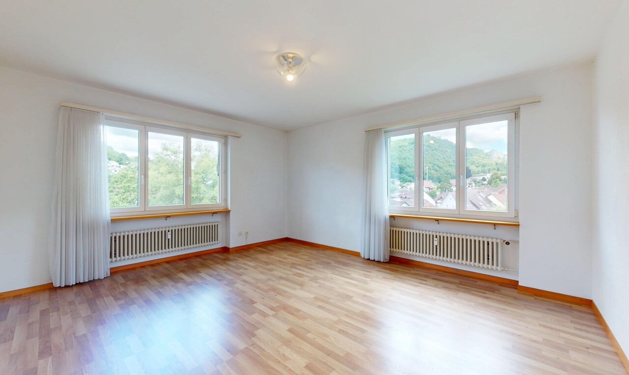 Attraktive 4-Zimmer-Wohnung mit Balkon in der Nähe des Dorfplatzes - 2