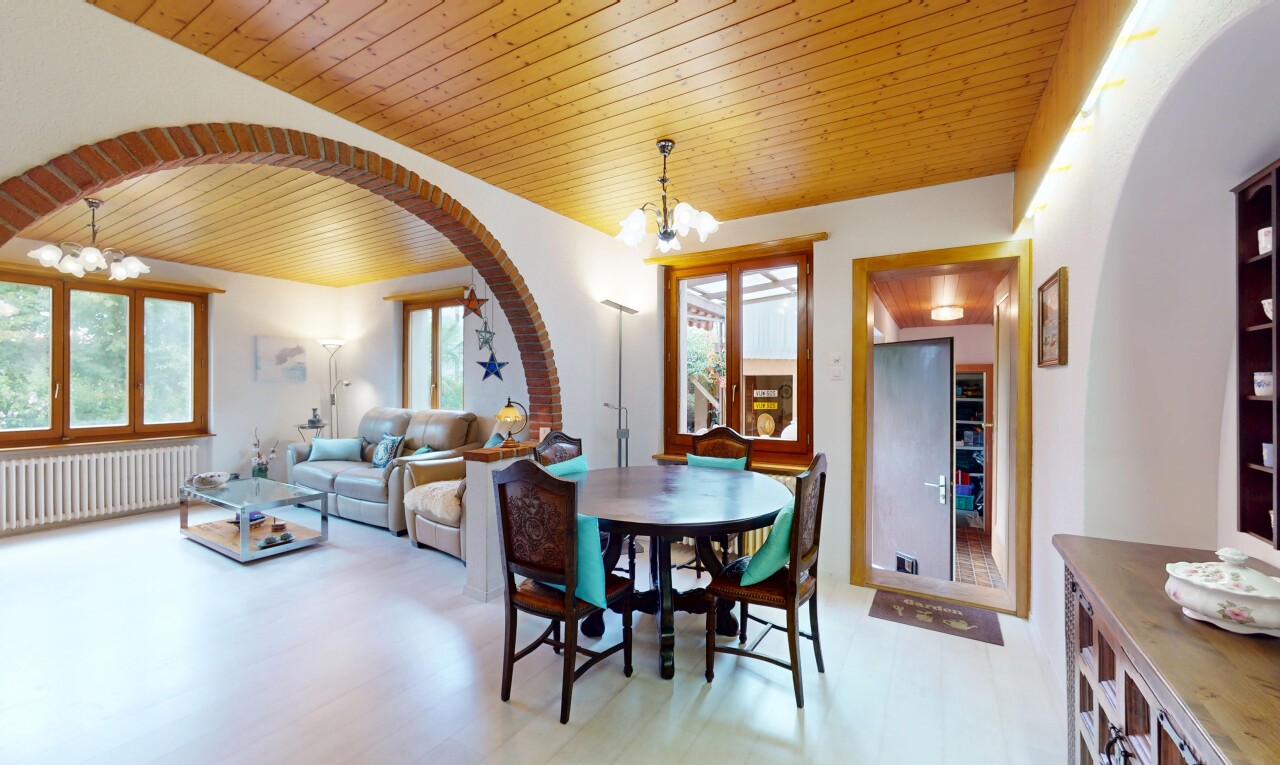 Haus mit Charme, grosser Terrasse, Garten und vielseitigem Anbau - 0