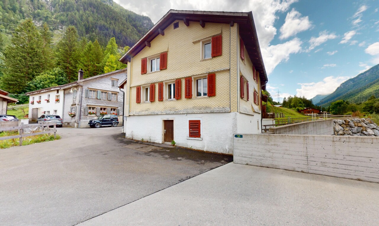 Haus mit Stall und 661 m² Grundstück in idyllischer Lage in Vättis SG - 0