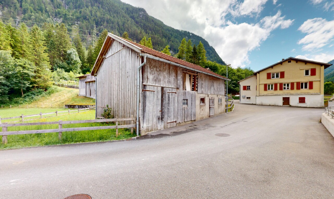 Haus mit Stall und 661 m² Grundstück in idyllischer Lage in Vättis SG - 1