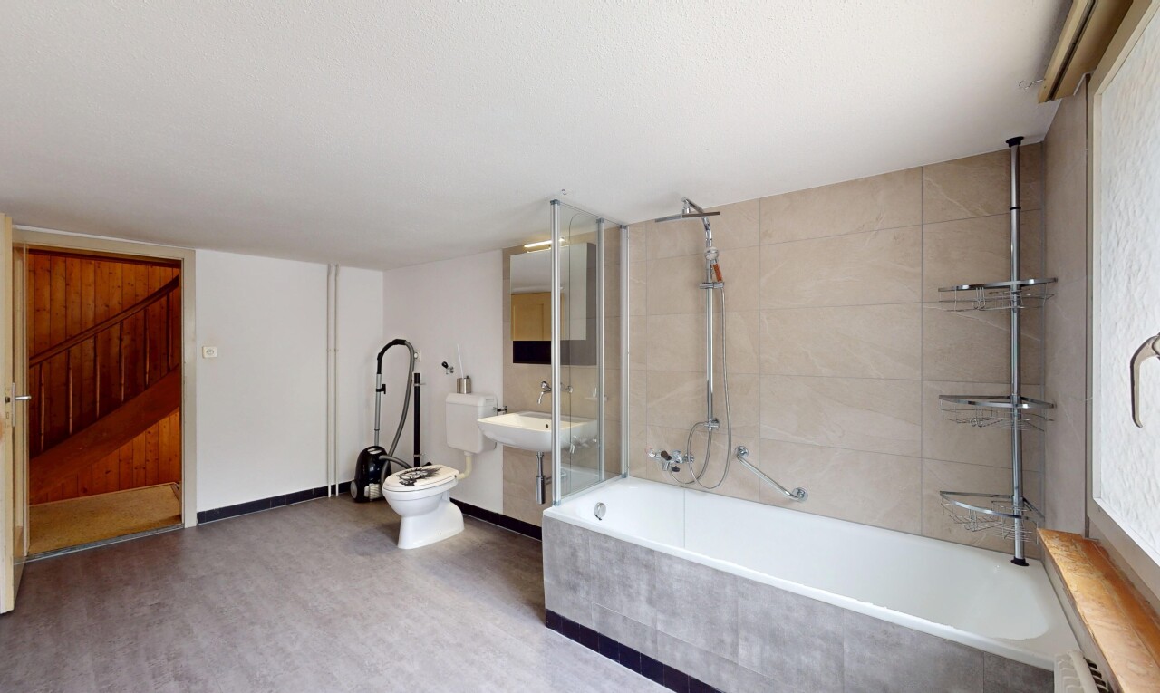 Haus mit Stall und 661 m² Grundstück in idyllischer Lage in Vättis SG - 9