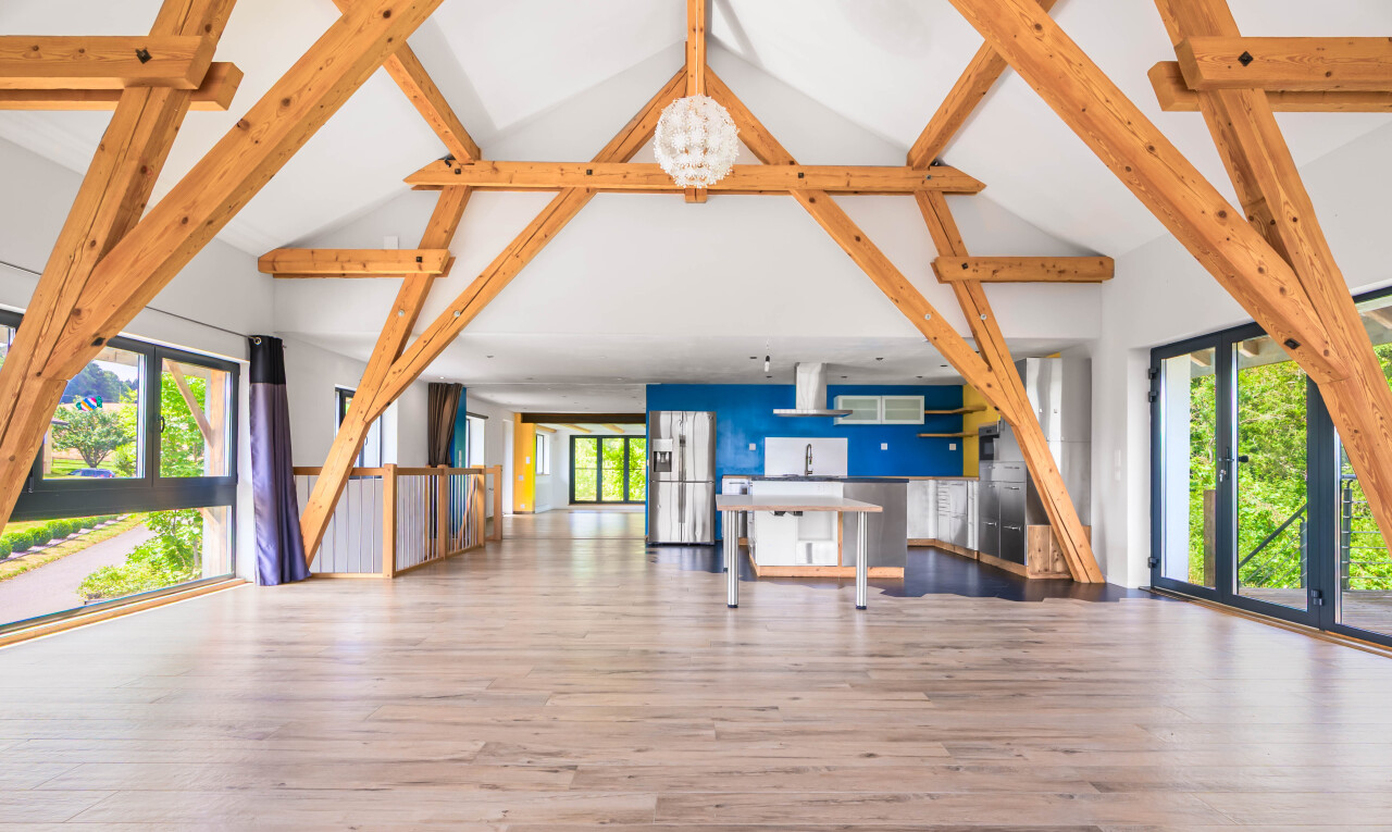 ZWISCHEN NATUR UND CHARAKTER: EIN BAUERNHAUS FÜR EIN FREIES LEBEN - 4