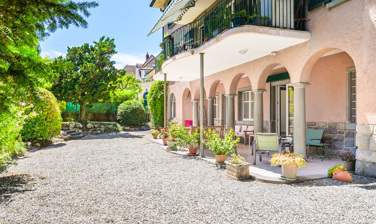 Elegant character apartment with garden in central Lausanne - 8