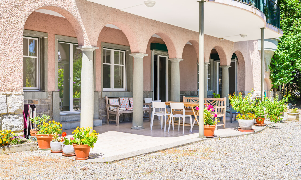 Elegant character apartment with garden in central Lausanne - 9