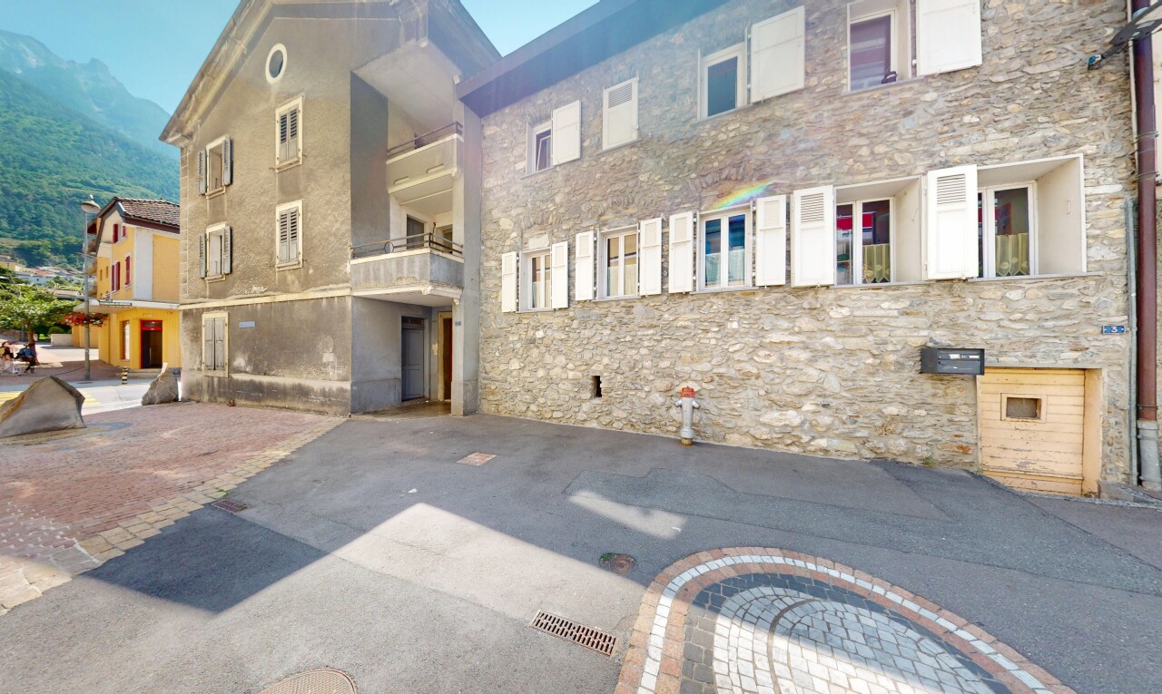 BUILDING WITH 2 APARTMENTS IN SAXON – BRIGHT, PROFITABLE AND MODERN - 1