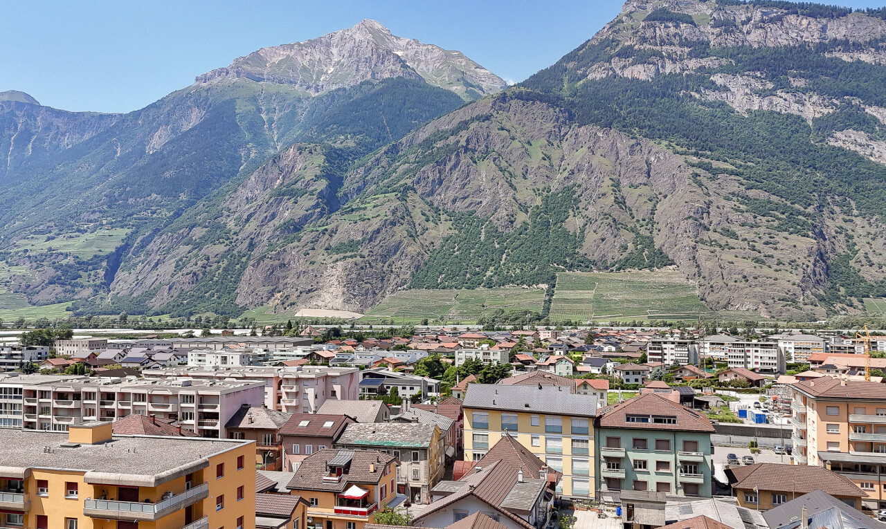 BUILDING WITH 2 APARTMENTS IN SAXON – BRIGHT, PROFITABLE AND MODERN - 2