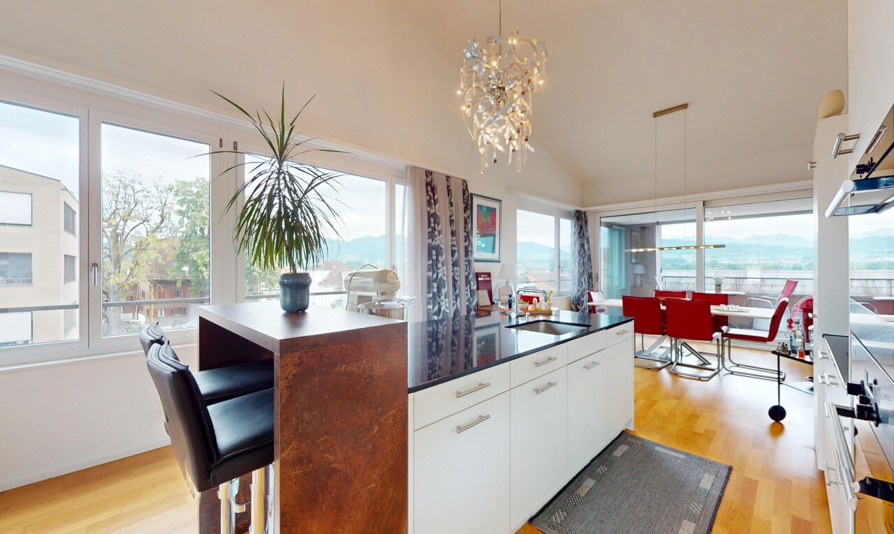 Licht, Weite und Ausblick – stilvolle 3.5-Zimmer-Dachwohnung - 0