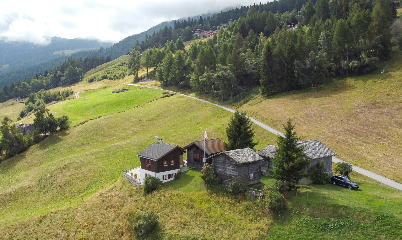 Traumhaftes Chalet in Unterbäch mit viel Land und Sonne - 0