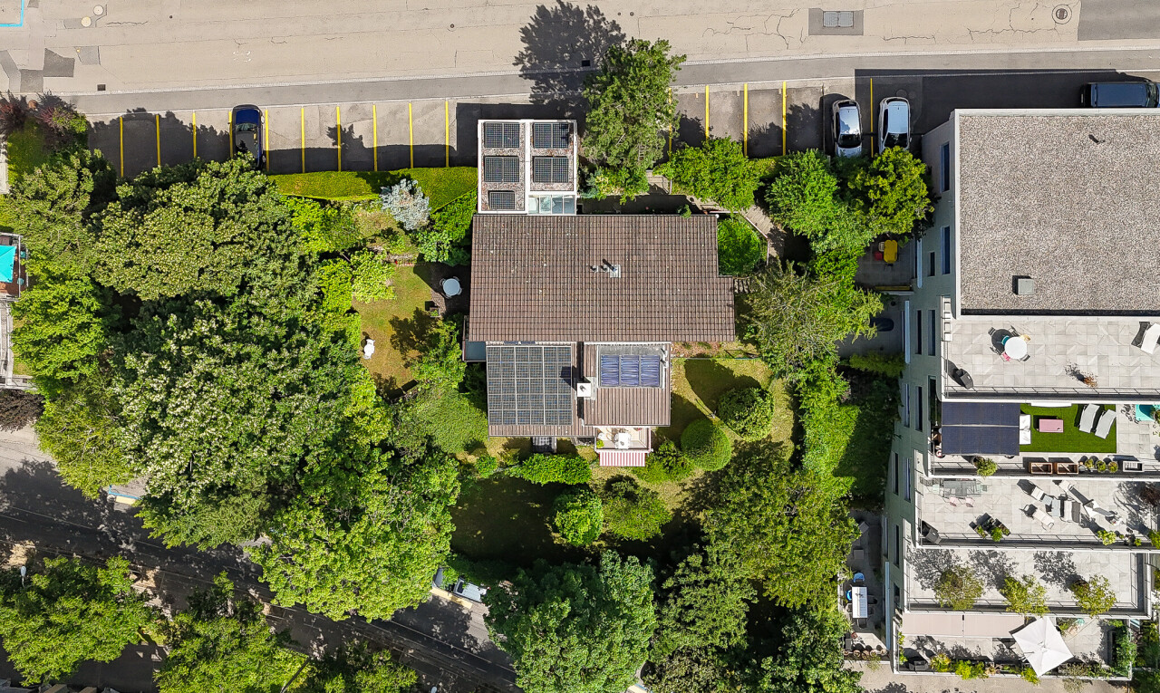 Familienhaus mit zwei Wohnungen und großem Garten mit Baumbestand - 0