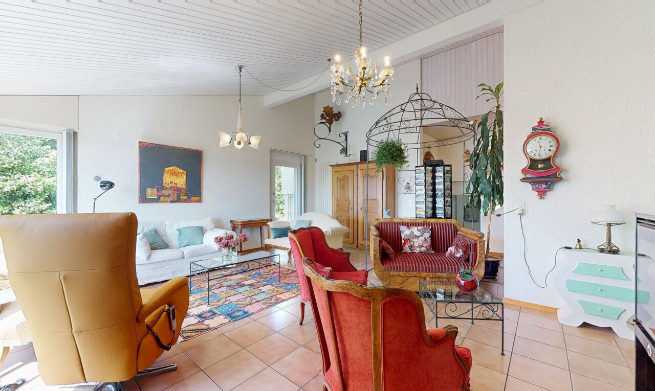 Familienhaus mit zwei Wohnungen und großem Garten mit Baumbestand - 3