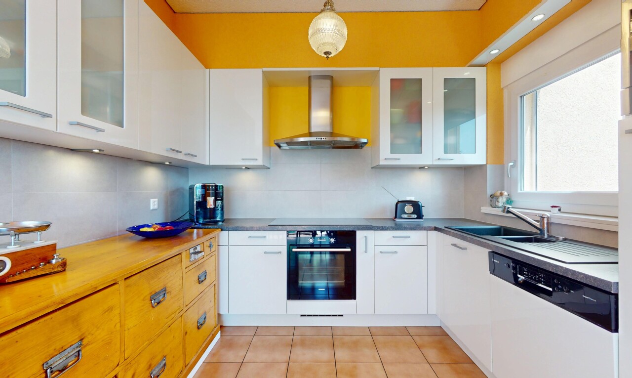 Familienhaus mit zwei Wohnungen und großem Garten mit Baumbestand - 7