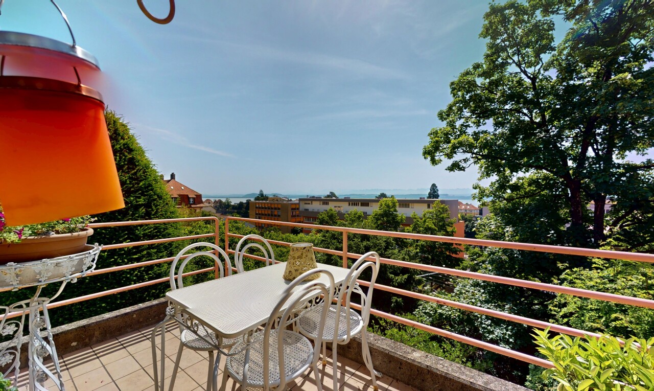 Familienhaus mit zwei Wohnungen und großem Garten mit Baumbestand - 8