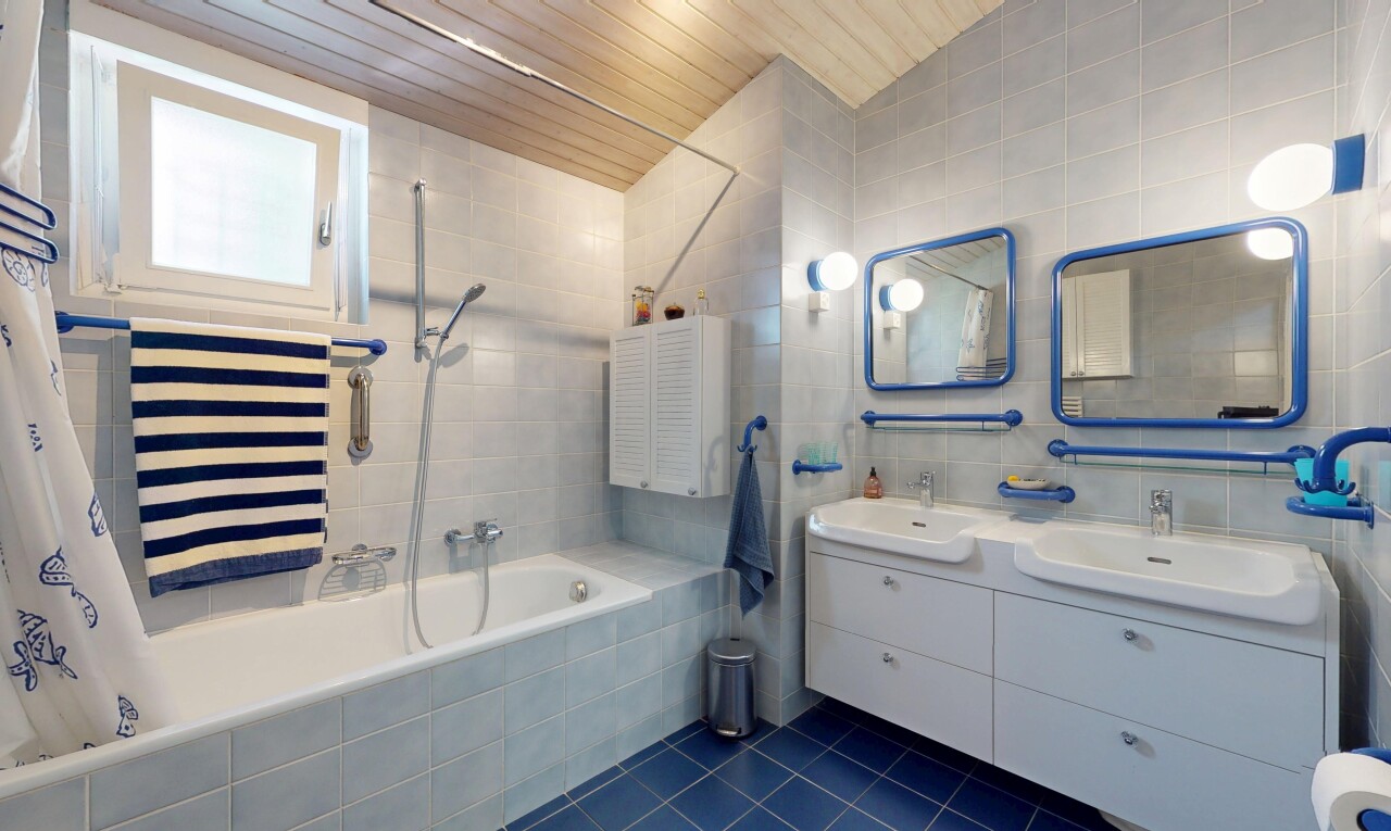 Familienhaus mit zwei Wohnungen und großem Garten mit Baumbestand - 10