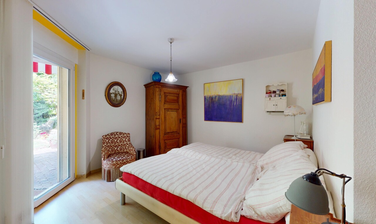 Familienhaus mit zwei Wohnungen und großem Garten mit Baumbestand - 11